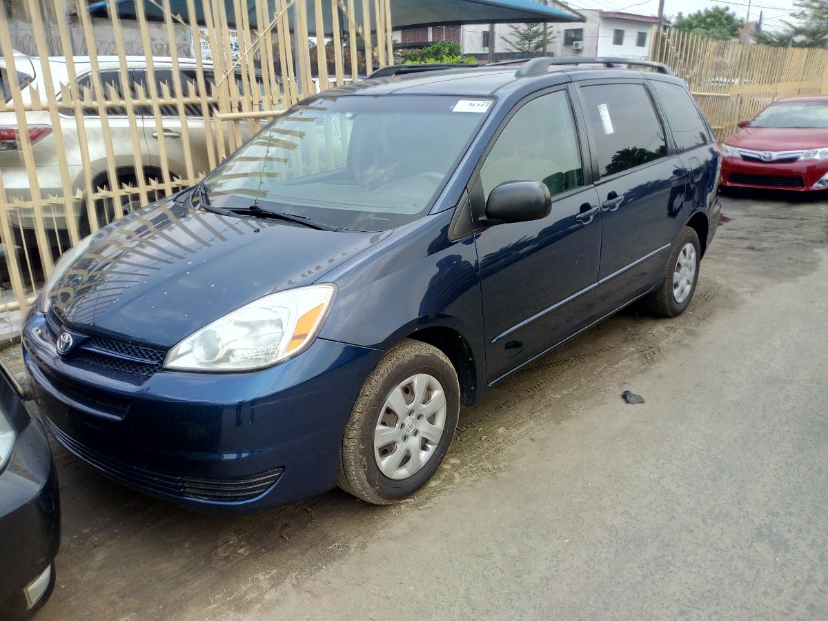 Buy 2004 foreign-used Toyota Sienna Lagos