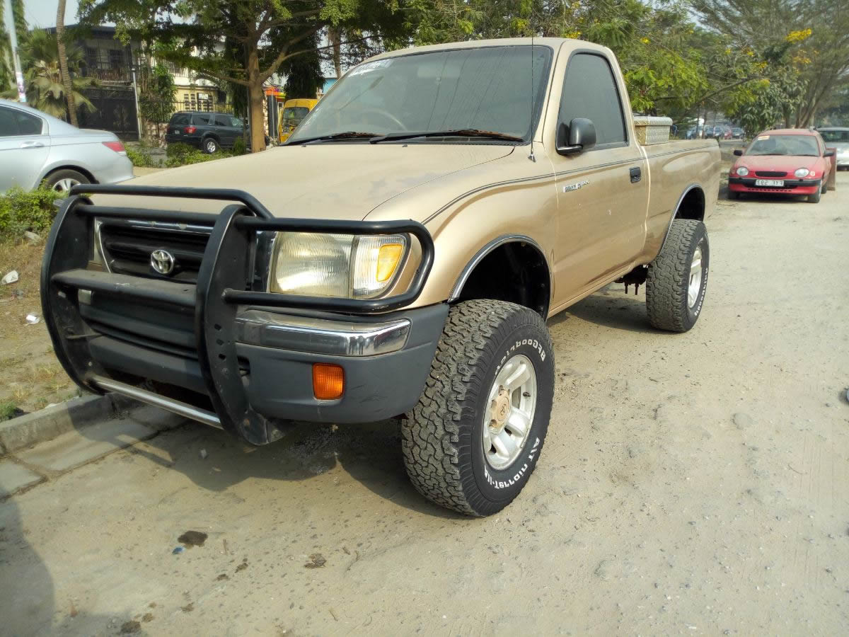 Buy 2000 foreign-used Toyota Tacoma Lagos