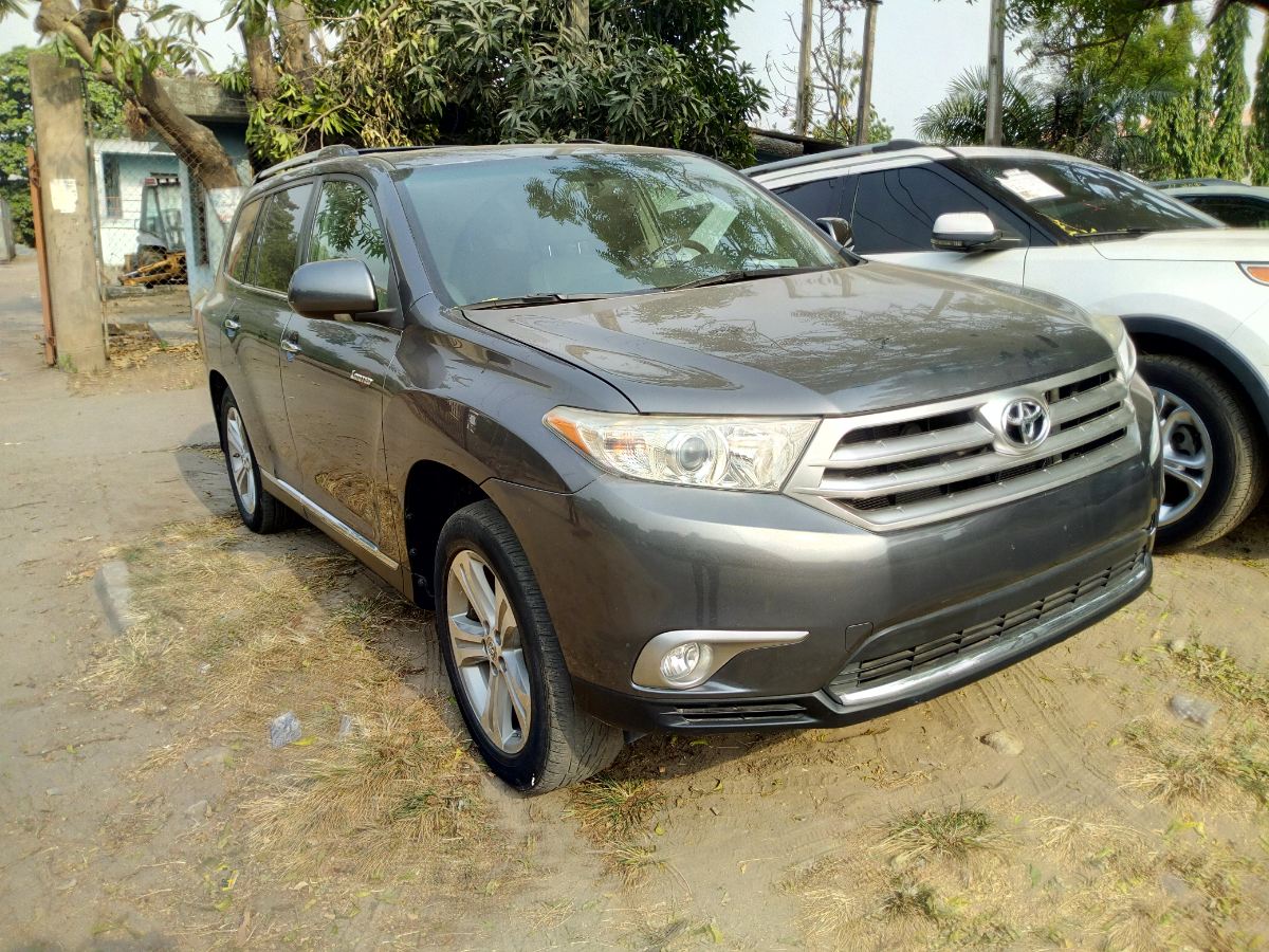 Buy 2013 foreign-used Toyota Highlander Lagos