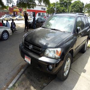Foreign-used 2006 Toyota Highlander available in Lagos