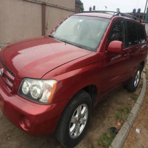 Foreign-used 2004 Toyota Highlander available in Lagos