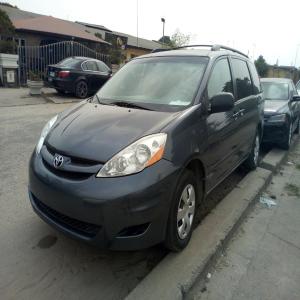 Foreign-used 2006 Toyota Sienna available in Lagos