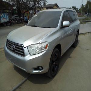 Foreign-used 2007 Toyota Highlander available in Lagos