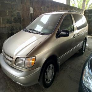  Tokunbo (Foreign Used) 2000 Toyota Sienna available in Lagos