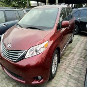  Tokunbo (Foreign Used) 2014 Toyota Sienna available in Lagos