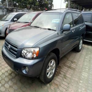 Foreign-used 2002 Toyota Highlander available in Lagos