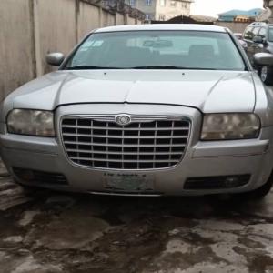  Nigerian Used 2005 Chrysler 300c available in Lagos