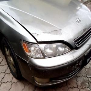  Nigerian Used 1998 Lexus Es available in Ikeja
