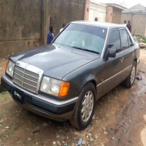  Nigerian Used 1990 Mercedes-benz E200 available in Chikun