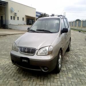  Nigerian Used 2002 Kia Carens available in Ilorin-east