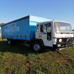  Tokunbo (Foreign Used) 1998 Volvo Fl-6 available in Lagos
