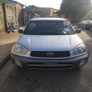  Tokunbo (Foreign Used) 2003 Toyota Rav4 available in Lagos