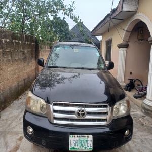  Nigerian Used 2005 Toyota Highlander available in Ede