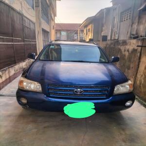  Nigerian Used 2004 Toyota Highlander available in Lagos