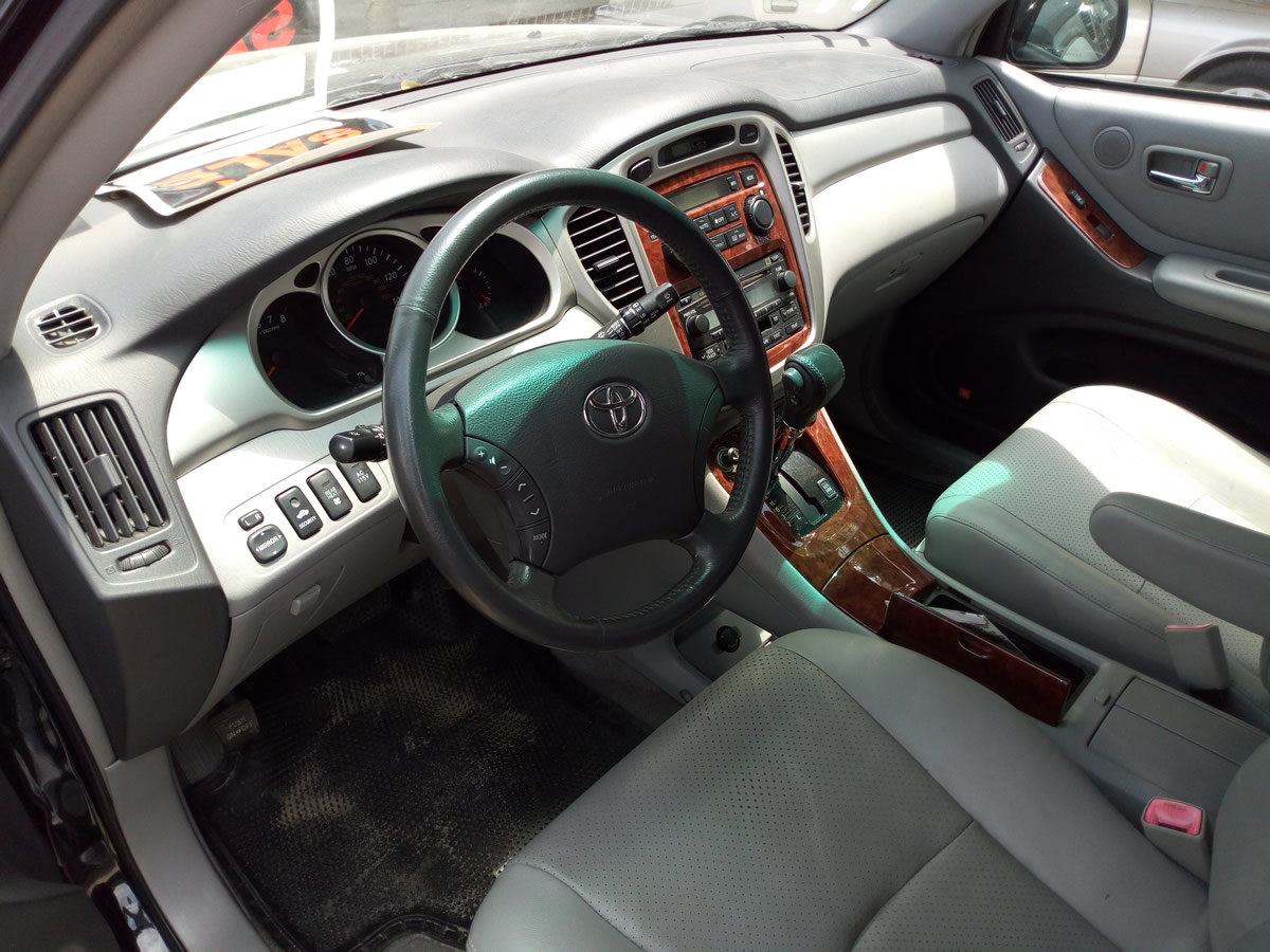 Buy 2006 foreign-used Toyota Highlander Lagos