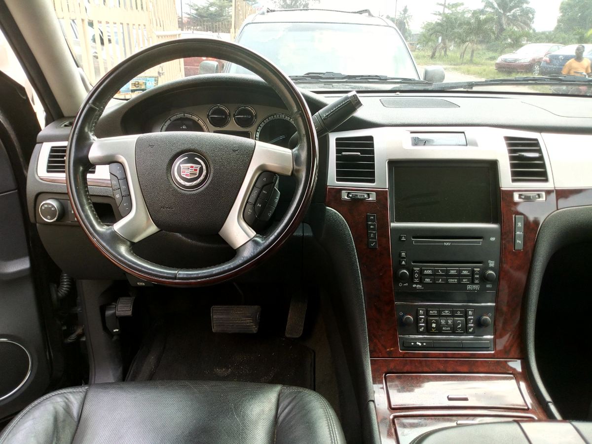 Buy 2009 foreign-used Cadillac Escalade Lagos