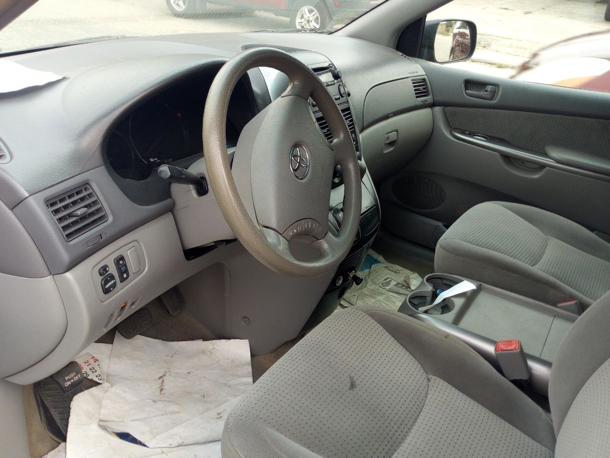 Buy 2006 foreign-used Toyota Sienna Lagos