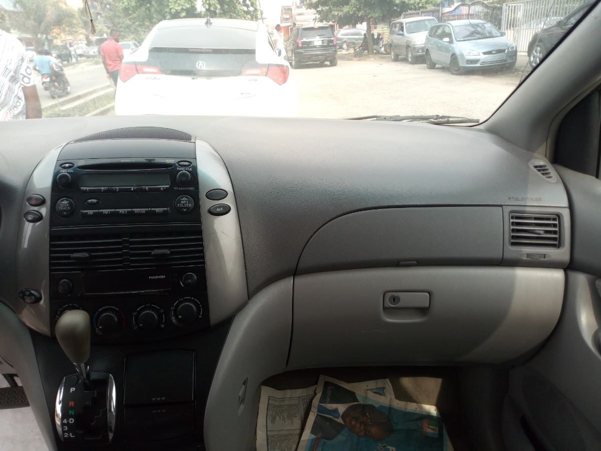 Buy 2006 foreign-used Toyota Sienna Lagos