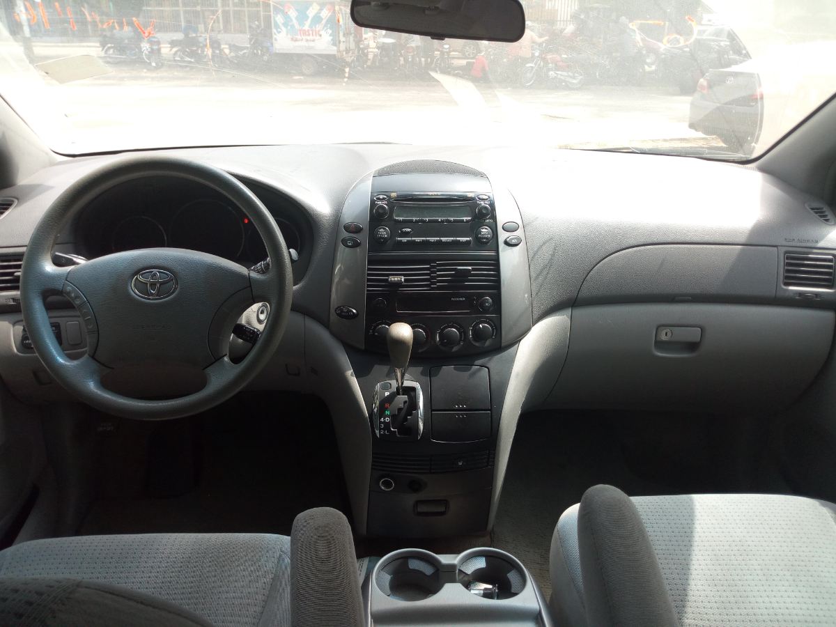 Buy 2005 foreign-used Toyota Sienna Lagos