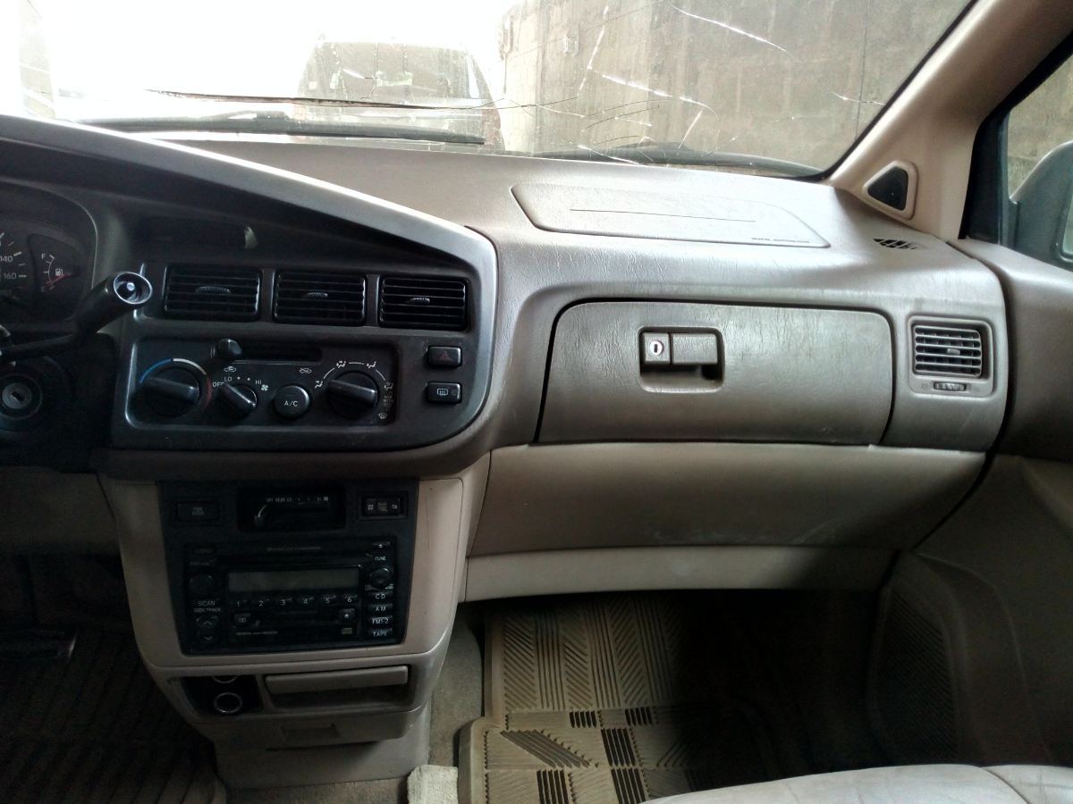 Buy 2000 foreign-used Toyota Sienna Lagos