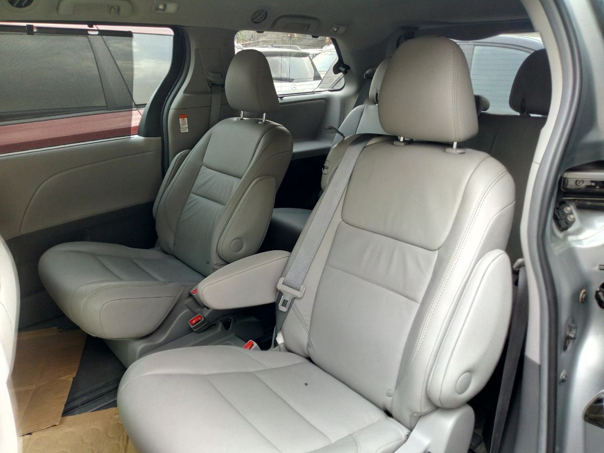 Buy 2015 foreign-used Toyota Sienna Lagos
