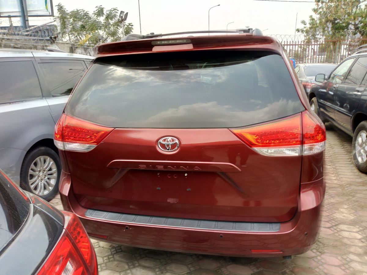Buy 2014 foreign-used Toyota Sienna Lagos