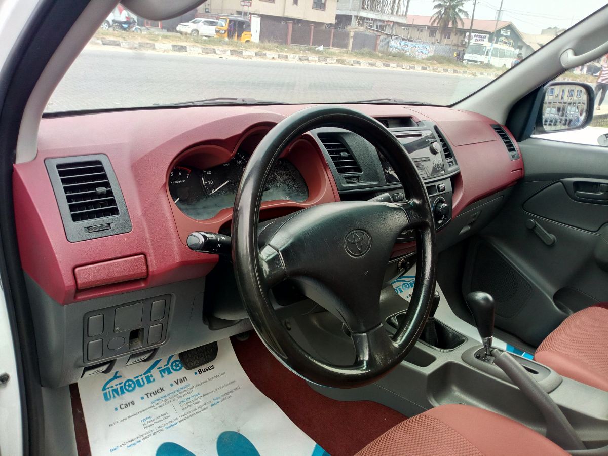 Buy 2015 foreign-used Toyota Hilux Lagos