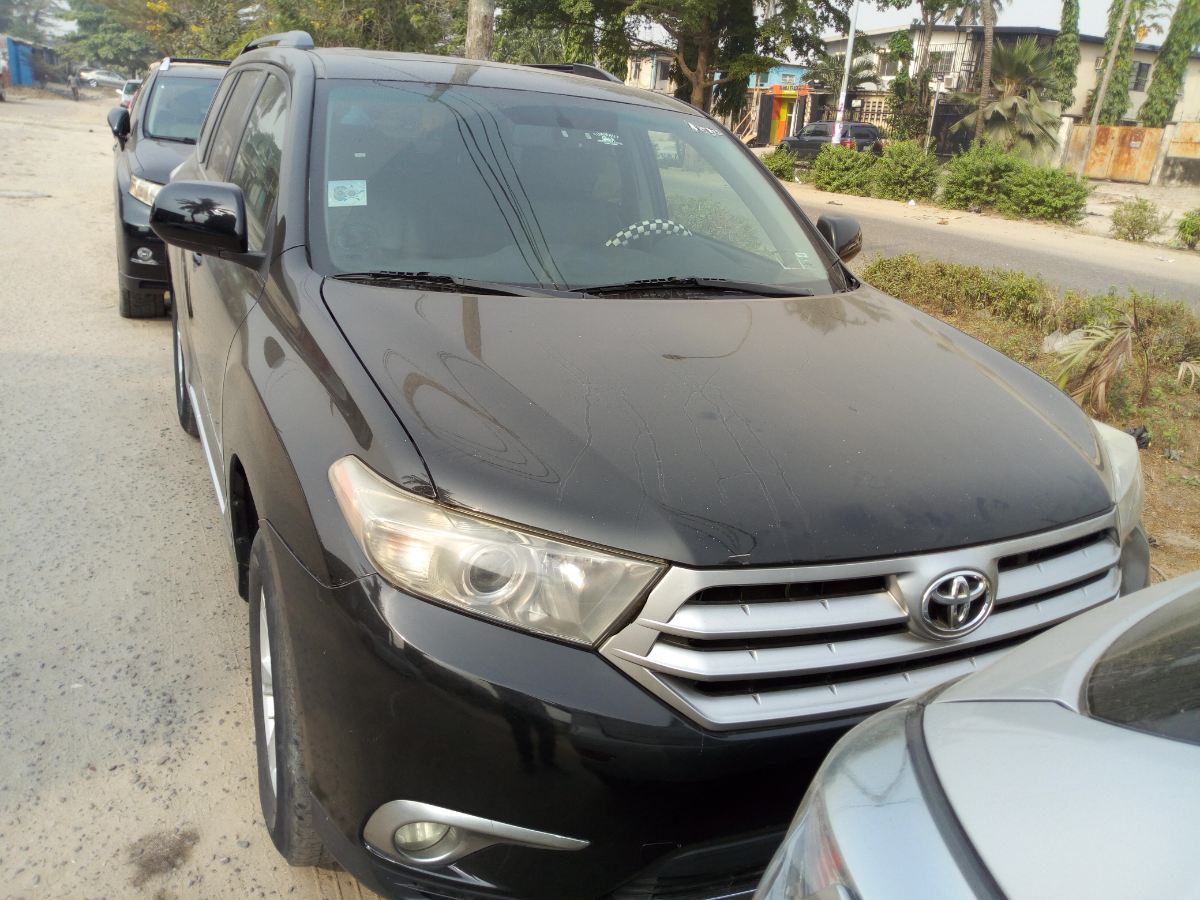 Buy 2011 foreign-used Toyota Highlander Lagos