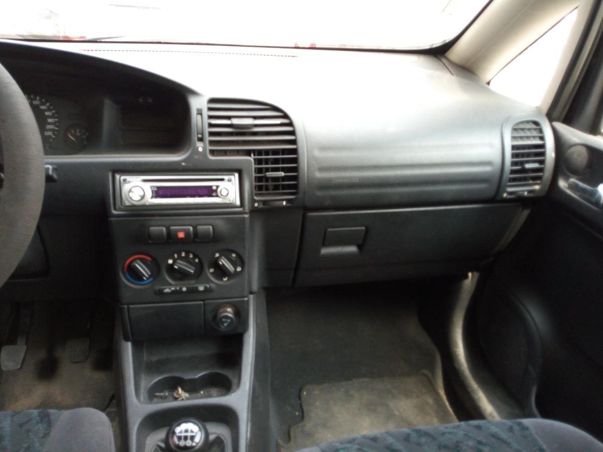 Buy 2000 foreign-used Opel Zafira Lagos