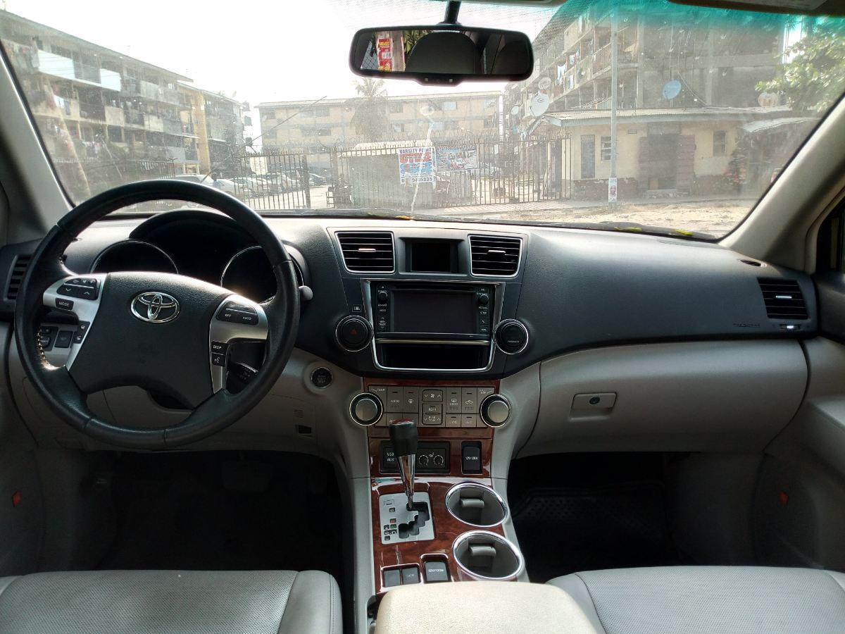 Buy 2013 foreign-used Toyota Highlander Lagos