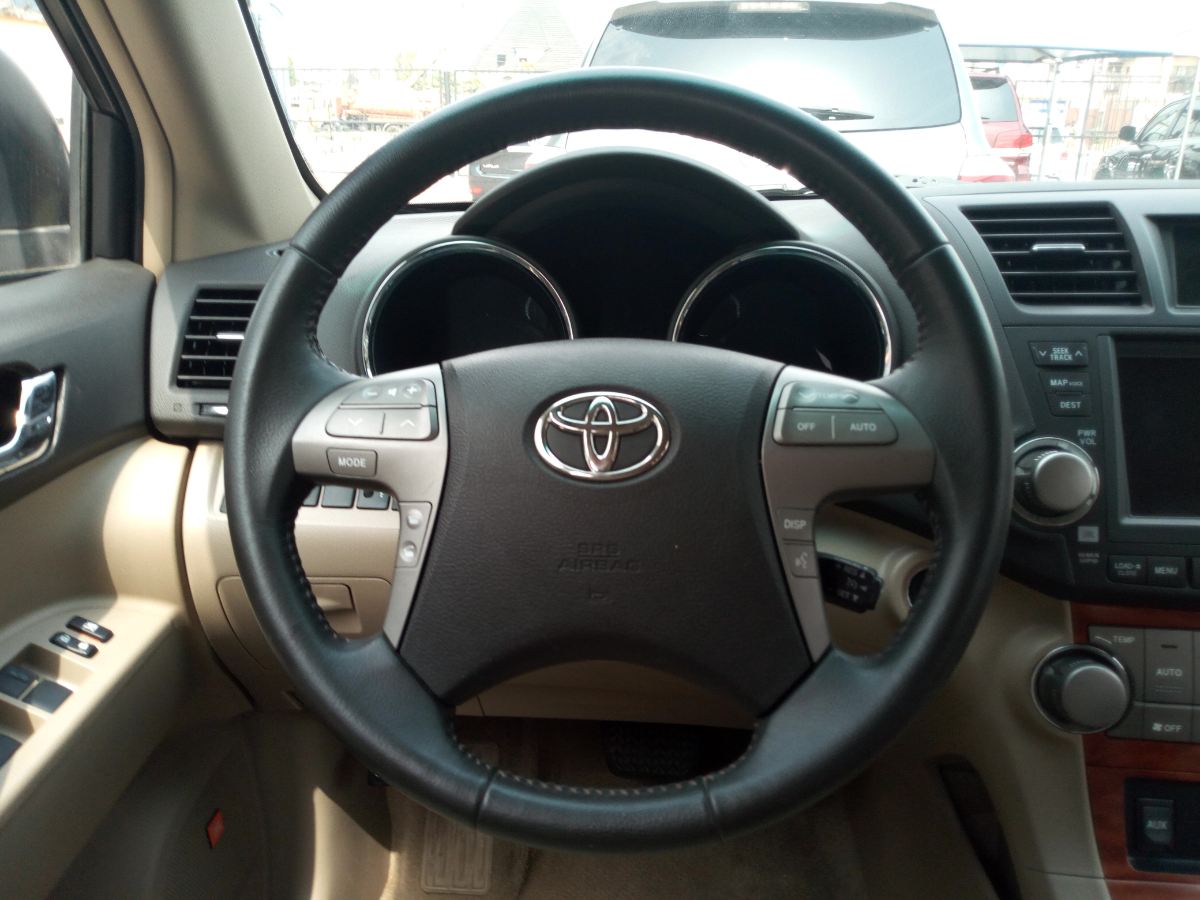 Buy 2009 foreign-used Toyota Highlander Lagos