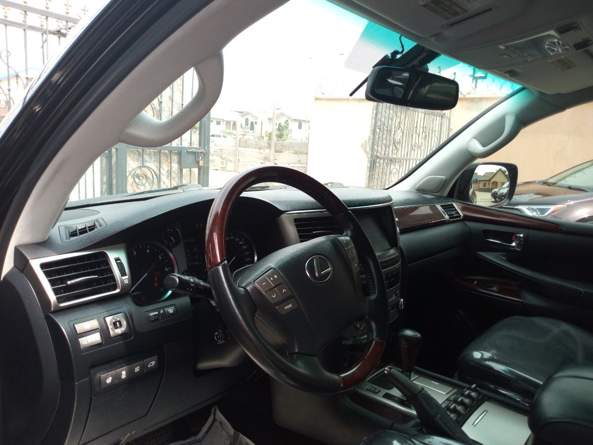 Buy 2013 foreign-used Lexus LX 570 Lagos