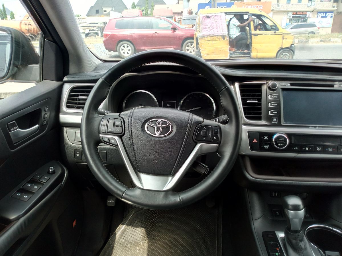 Buy 2015 foreign-used Toyota Highlander Lagos