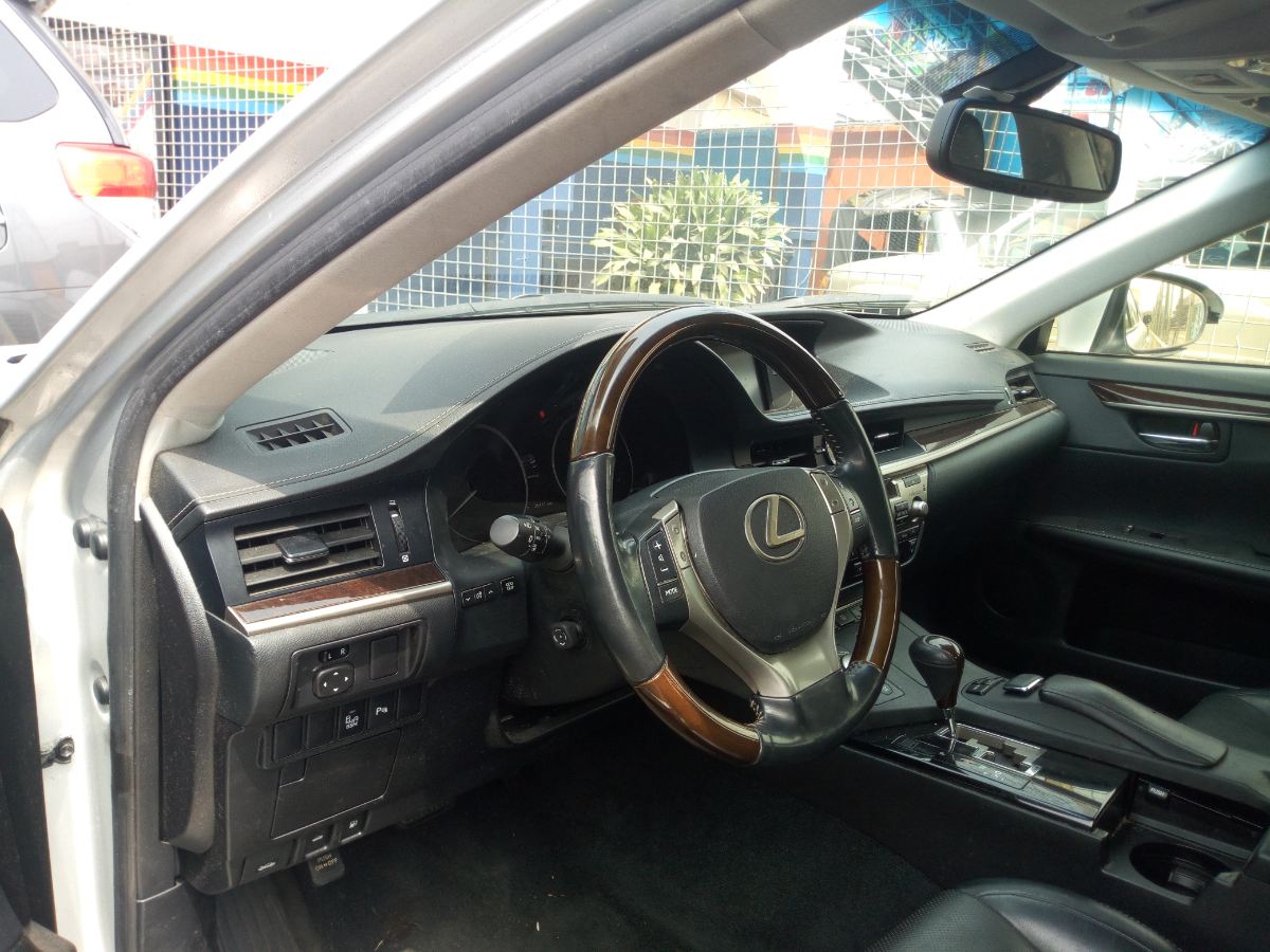 Buy 2013 foreign-used Lexus ES Lagos