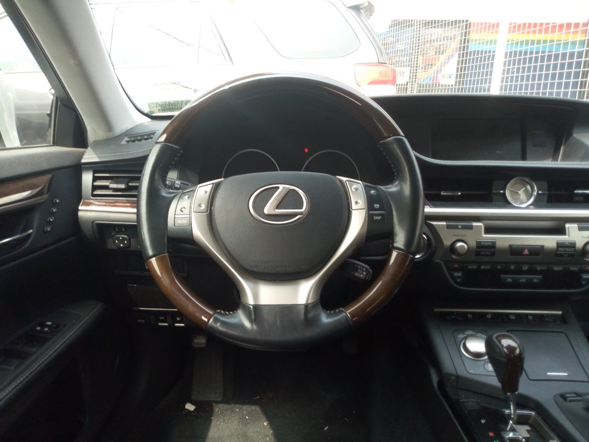 Buy 2013 foreign-used Lexus ES Lagos