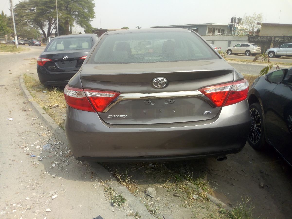 Buy 2017 foreign-used Toyota Camry Lagos
