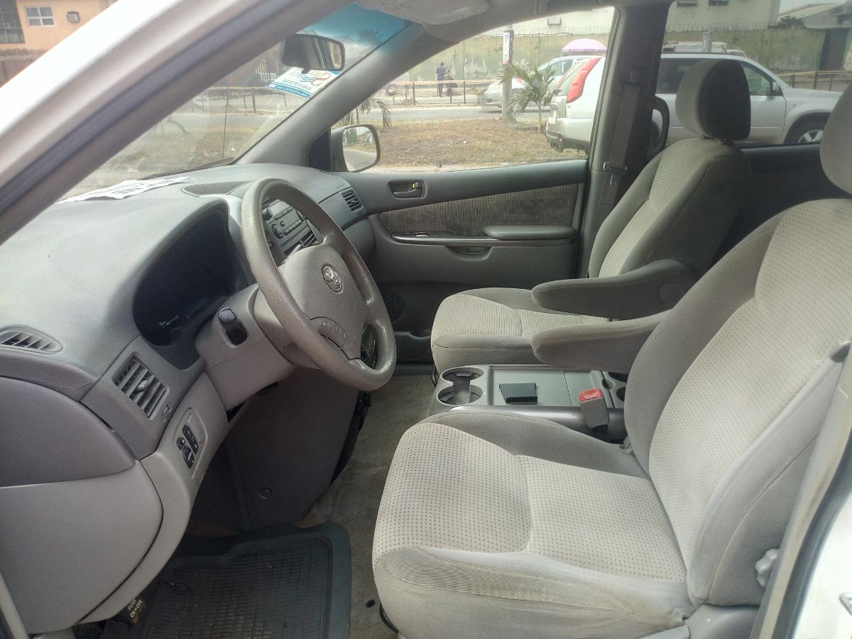 Buy 2007 foreign-used Toyota Sienna Lagos