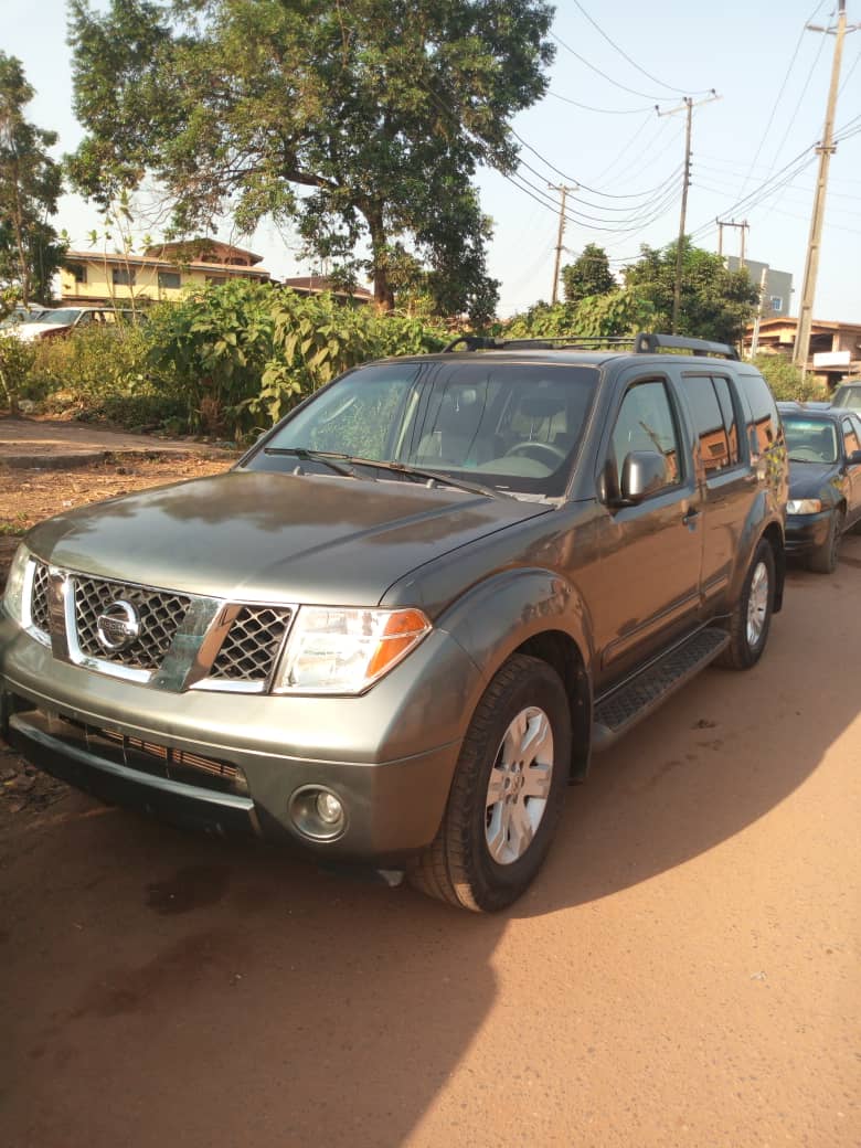 Buy 2004 foreign-used Nissan Pathfinder Oyo