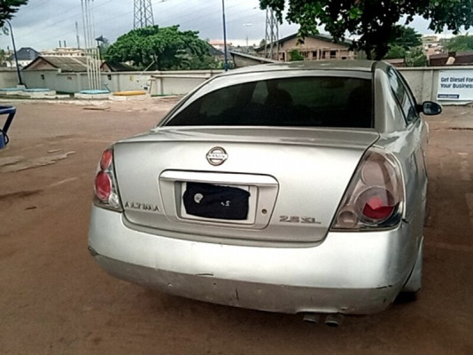 Buy 2005 used Nissan Altima Lagos