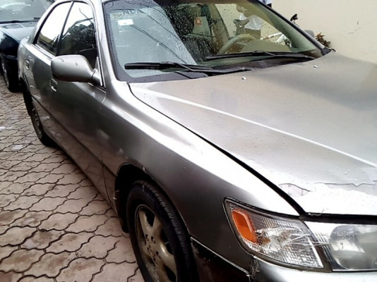 Buy 1998 used Lexus Es Lagos