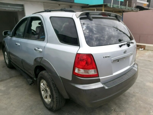 Buy 2005 foreign-used Kia Sorento Lagos