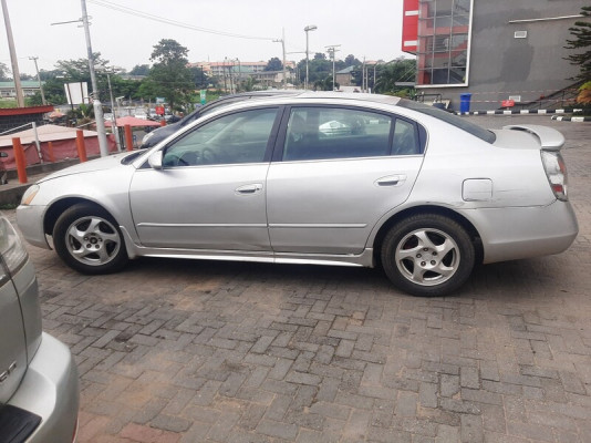Buy 2003 used Nissan Altima Lagos
