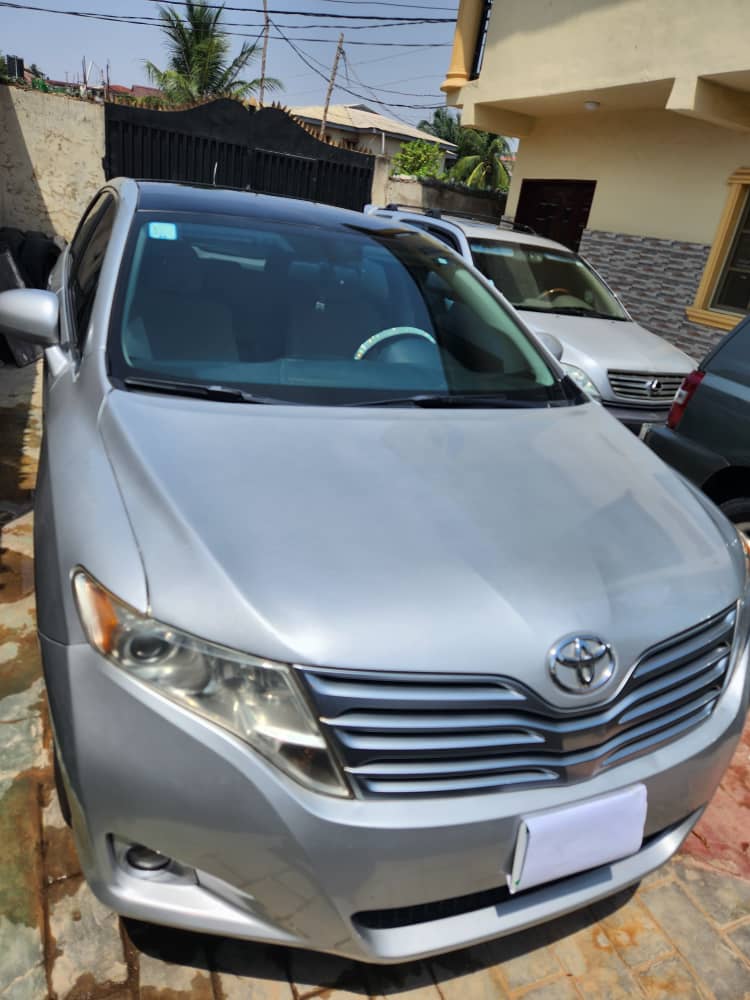 Buy 2012 foreign-used Toyota Venza Oyo